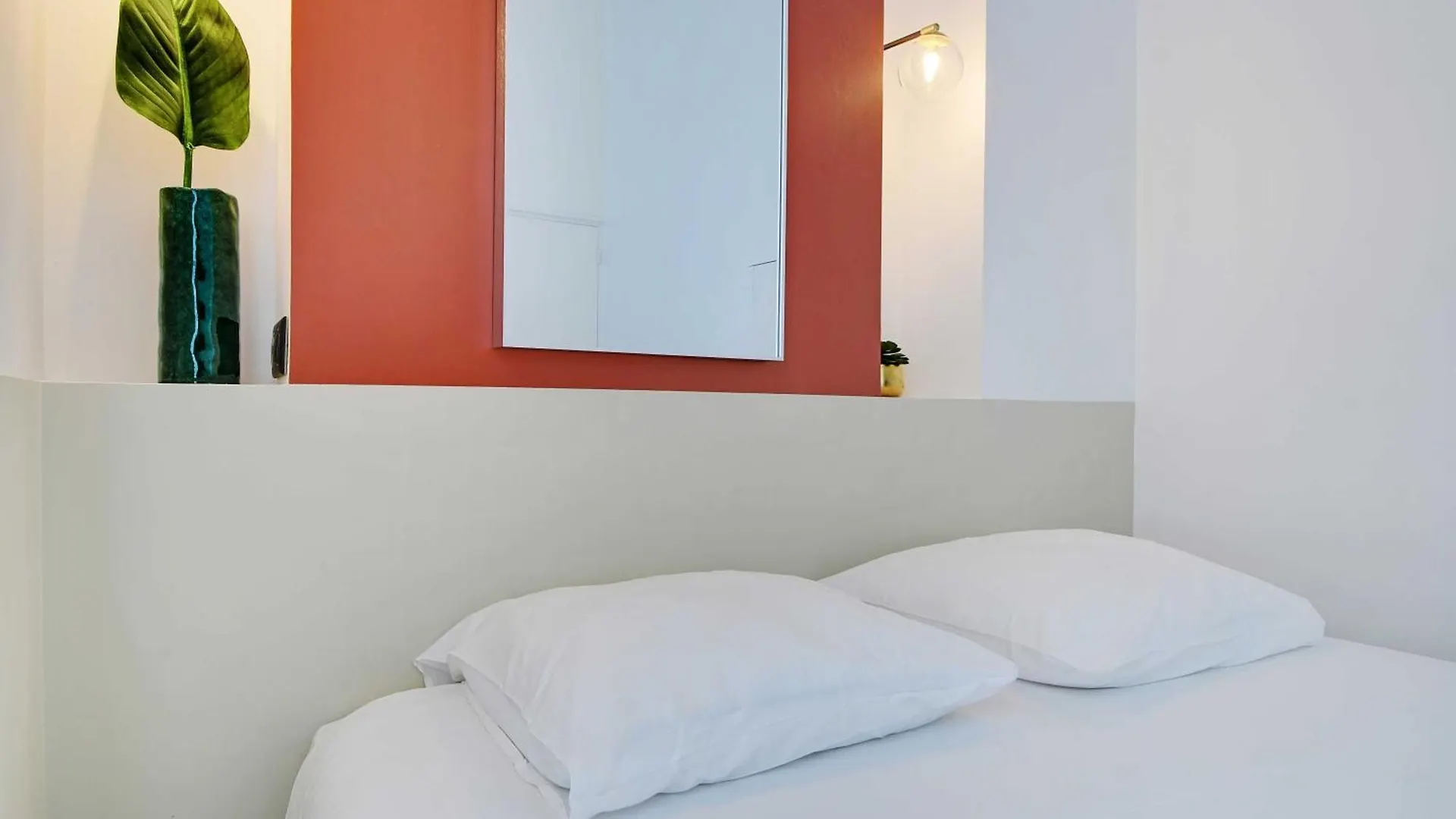 Charming 2br- 4p - Rochechouart Apartment Paris