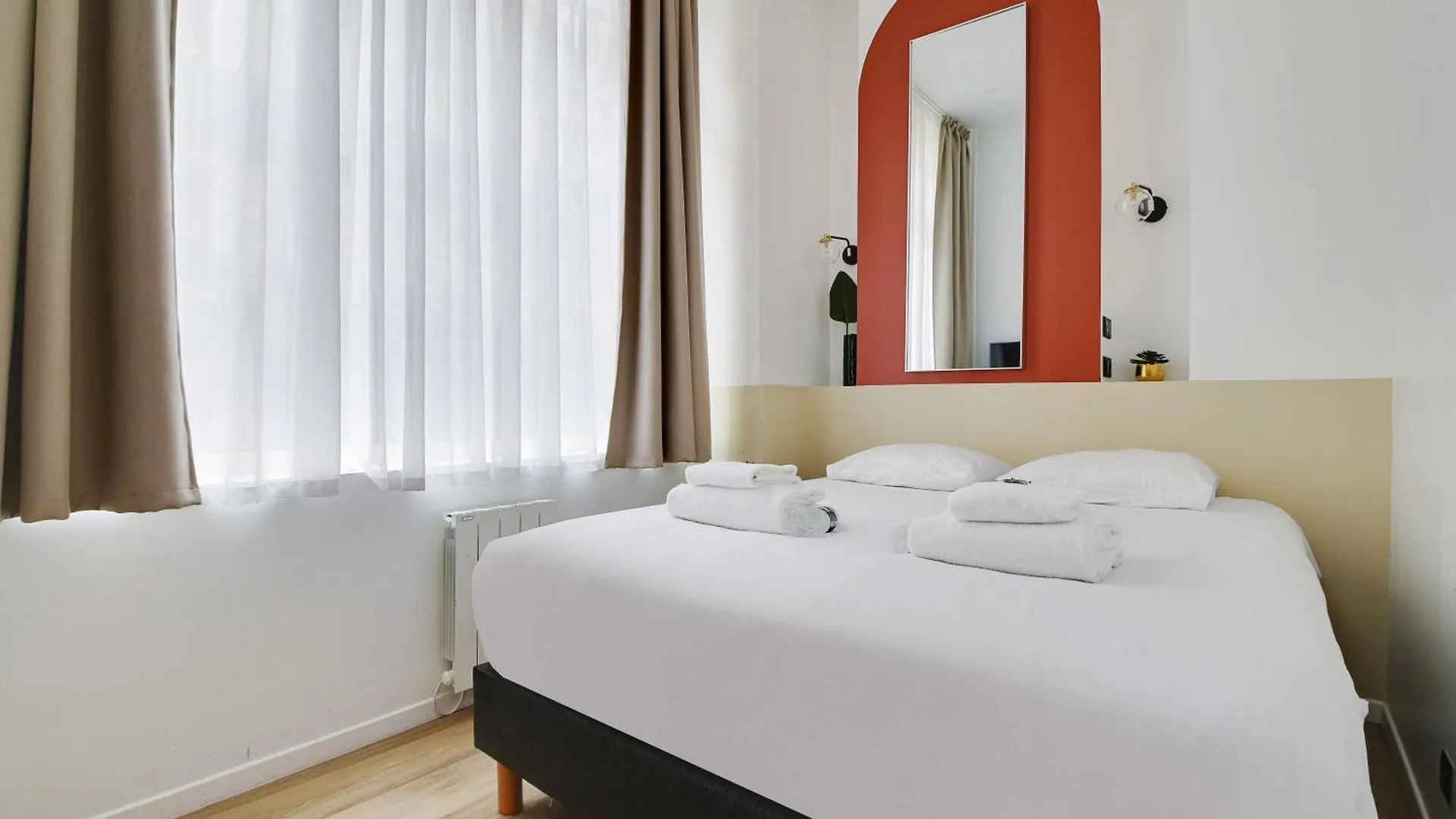 Charming 2br- 4p - Rochechouart Paris